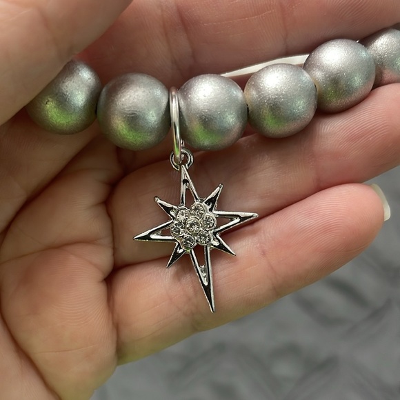 Silver colored beaded North Star choker necklace - Picture 2 of 4